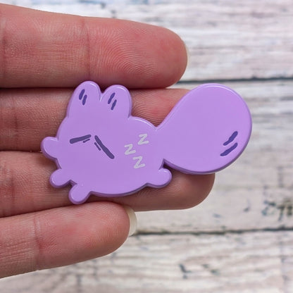 Enamel pin from Made By Nao! featuring a small sleepy character with a relaxed expression, part of the Smol Feelings collection.