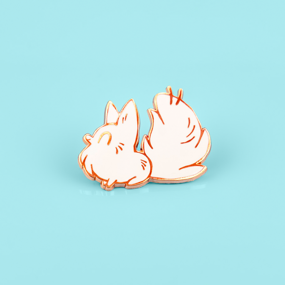 White enamel Patreon Vault pin featuring a white coat design, made by Made By Nao! displayed on a white background.